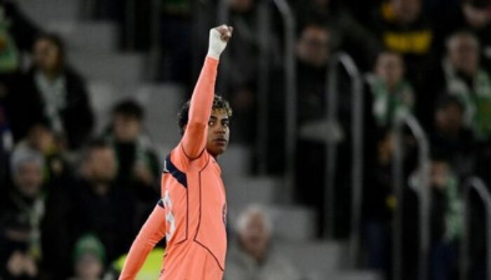 Yamal Cetak Gol, Barcelona Menang