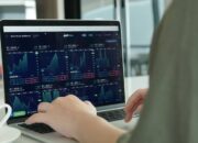 Ada Sentimen Estafet Kepemimpinan BEI dan OJK, IPOT Rekomendasikan Saham-saham Uptrend