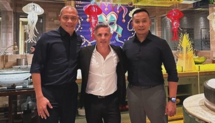 Nova Dan Sofie Jadi Asisten John Herdman