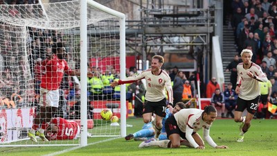 Liverpool Menang Dramatis Atas Nottingham Forest