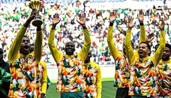 Senegal Tetap Pamerkan Piala Afrika Walau Gelar Juara Dicabut