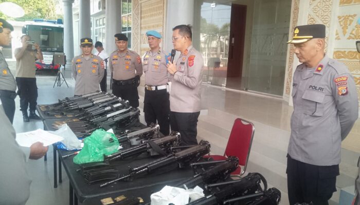 Tingkatkan Profesionalitas, Kapolres Aceh Selatan Periksa Senjata Api Personel
