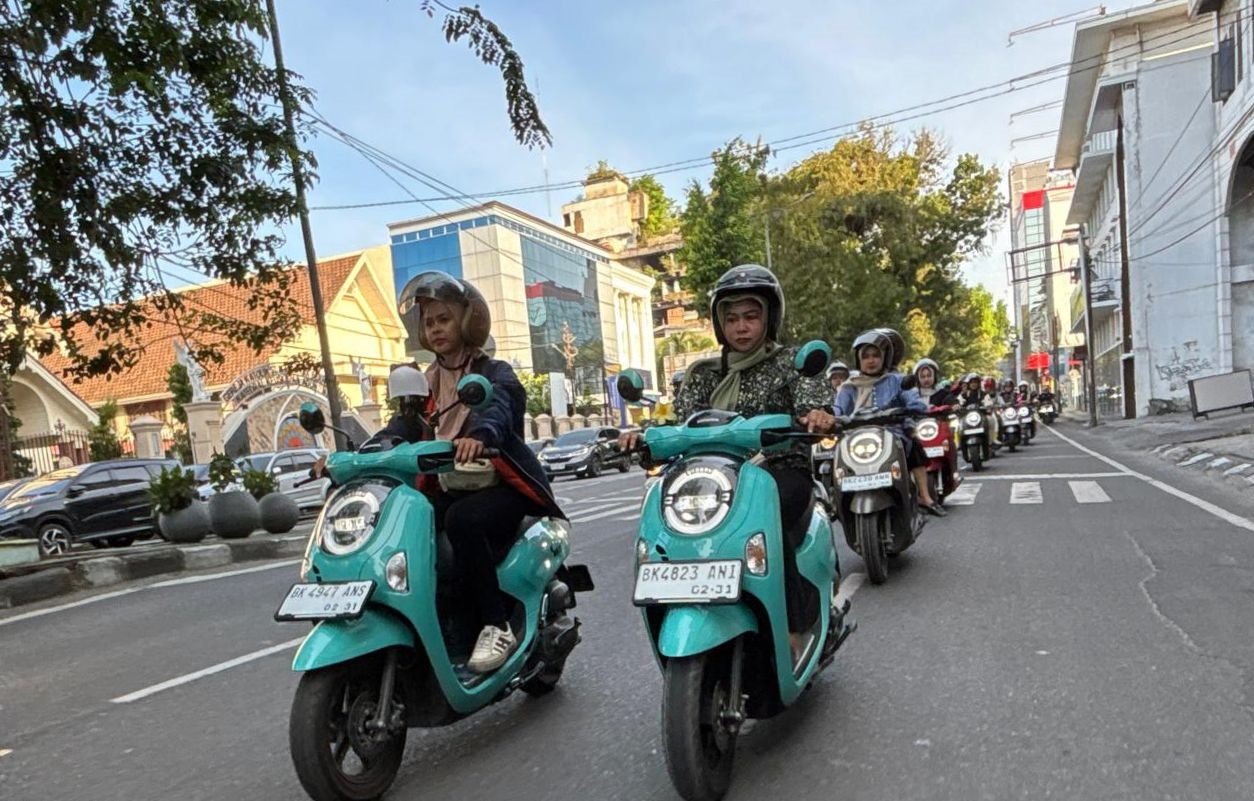 Hijabers Serenity Ride Warnai Kebersamaan Pecinta Scoopy