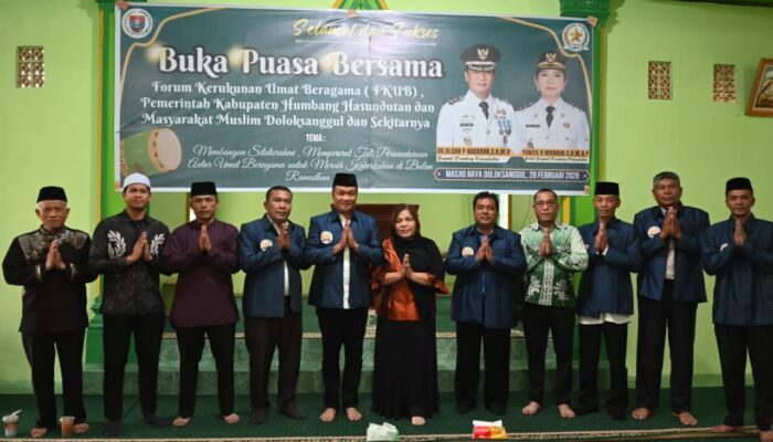 Bupati Humbang Hasundutan Buka Puasa Bersama Di Masjid Raya Doloksanggul