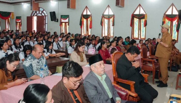 Bupati Dairi Motivasi Siswa Terdampak MBG, Tanam 50 Pohon Alpukat