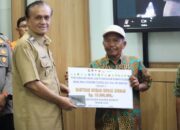 Wabup Pakpak Bharat Terima Bantuan Perbaikan Rumah Bencana Dari BNPB