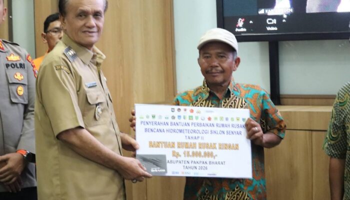 Wabup Pakpak Bharat Terima Bantuan Perbaikan Rumah Bencana Dari BNPB
