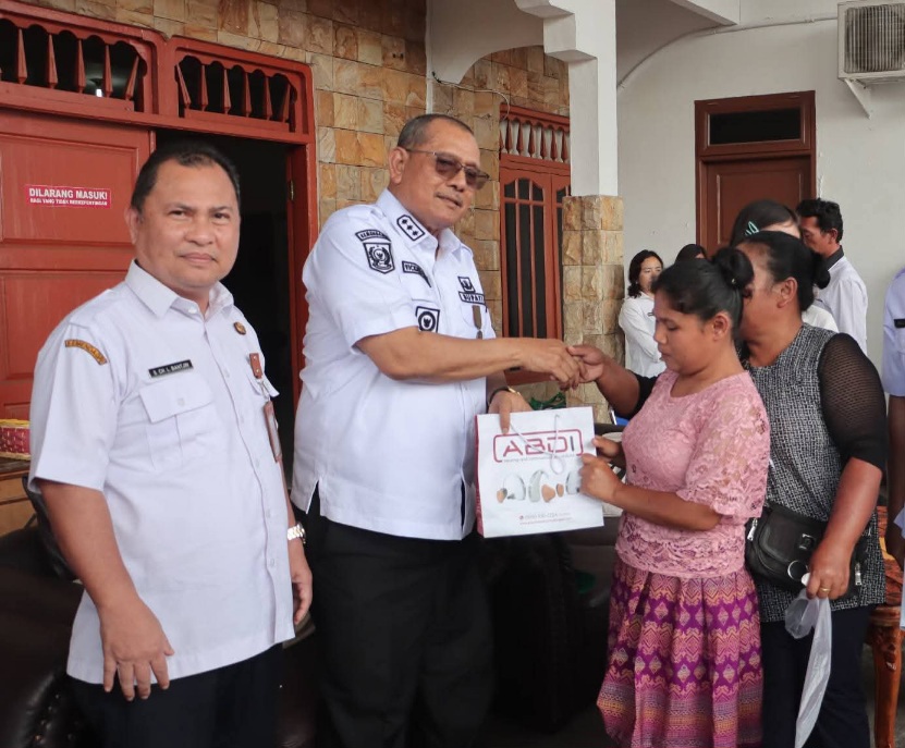 58 Lansia Dan Disabilitas Dairi Terima Bantuan Sosial