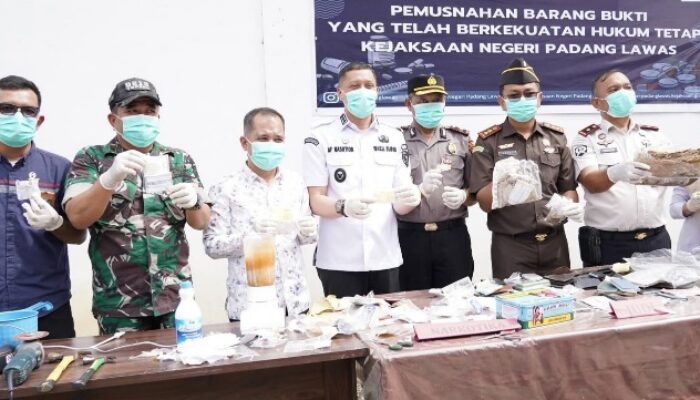 Wabup Padanglawas Hadiri Pemusnahan Barang Bukti Di Kejaksaan Sibuhuan