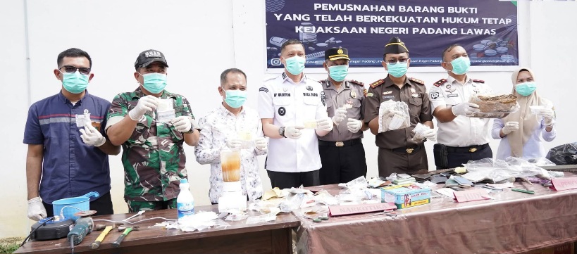 Wabup Padanglawas Hadiri Pemusnahan Barang Bukti Di Kejaksaan Sibuhuan