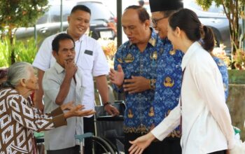 Pemkab Pakpak Bharat Serahkan Bantuan Kemensos Untuk Lansia Dan Disabilitas