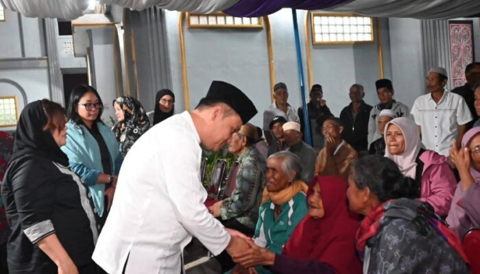 Bupati Humbahas Buka Puasa Bersama Warga Desa Sihite II