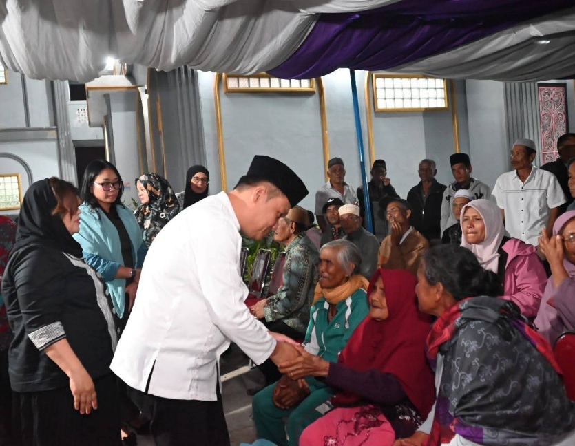 Bupati Humbahas Buka Puasa Bersama Warga Desa Sihite II