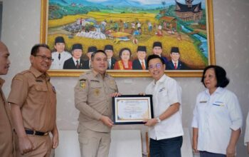 Bupati Pakpak Bharat Terima Penghargaan Penyaluran TKD Kategori Sangat Baik