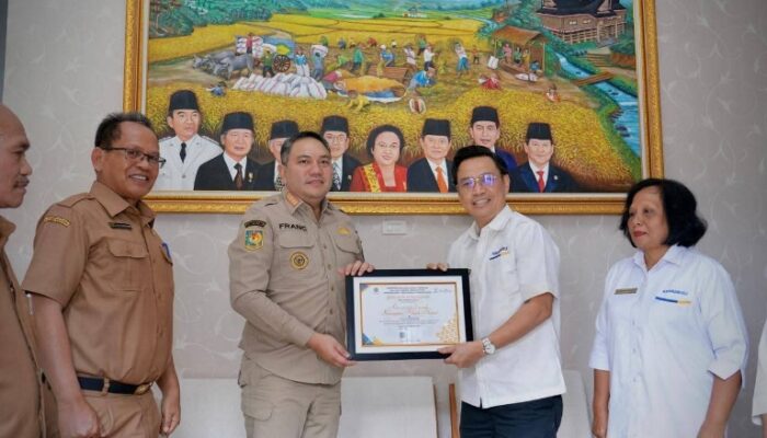 Bupati Pakpak Bharat Terima Penghargaan Penyaluran TKD Kategori Sangat Baik