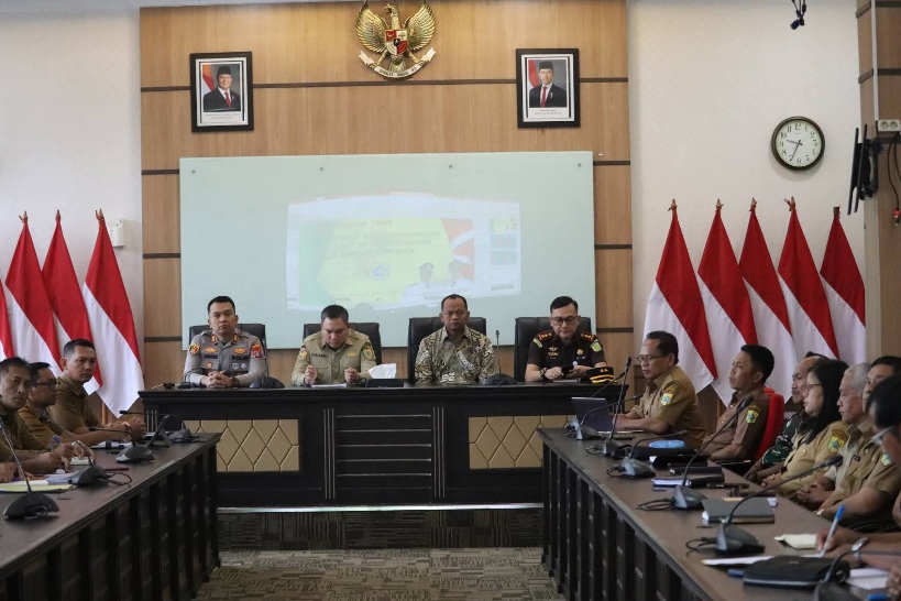 Bupati Pakpak Bharat Pimpin Rakor Antisipasi Kenaikan Harga Kebutuhan Pokok Jelang Idul Fitri