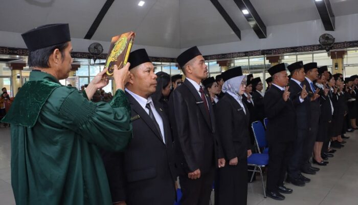 Bupati Dairi Lantik 38 Kepala Sekolah Dan Puskesmas, Tekankan Amanah Dan Tanggung Jawab