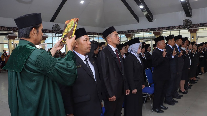 Bupati Dairi Lantik 38 Kepala Sekolah Dan Puskesmas, Tekankan Amanah Dan Tanggung Jawab