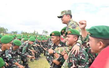 Bupati Humbahas Sambut Prajurit Yonif TP 955/Hoda Sihapaspili Di Stadion Simangaronsang