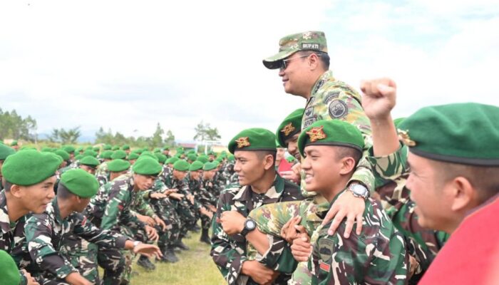 Bupati Humbahas Sambut Prajurit Yonif TP 955/Hoda Sihapaspili Di Stadion Simangaronsang