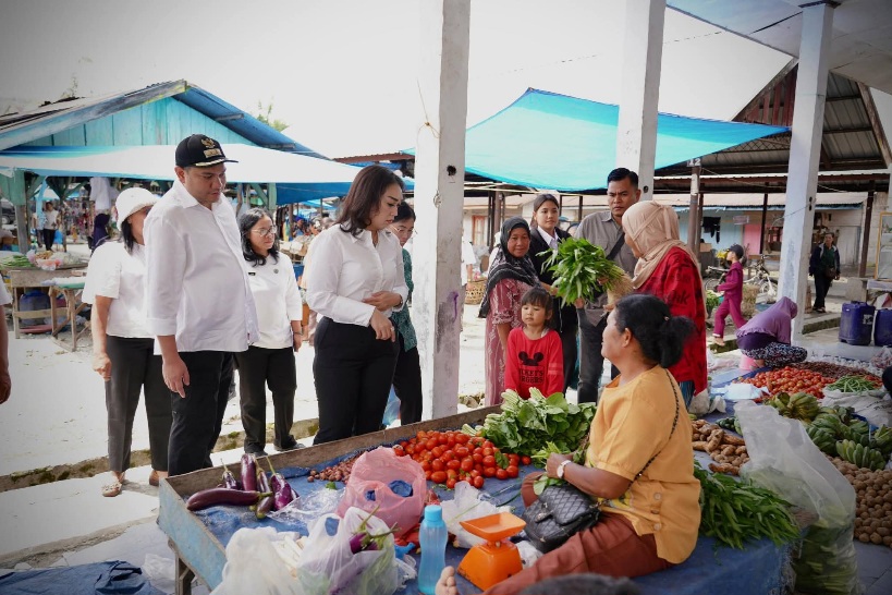 Bupati Pakpak Bharat Cek Ketersediaan Bahan Pokok Di Pasar Singgabur