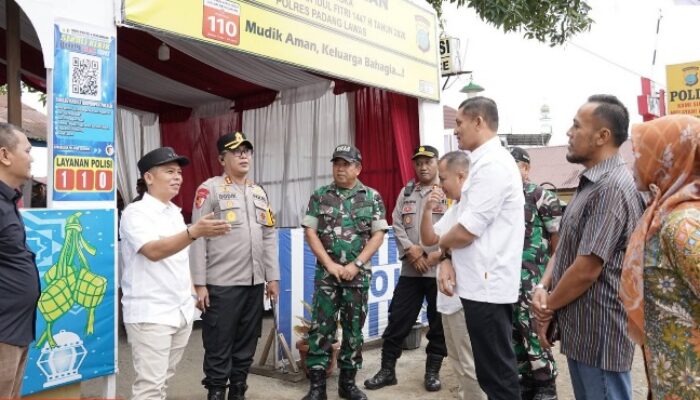Bupati Padanglawas Tinjau Pos Pelayanan Mudik Lebaran