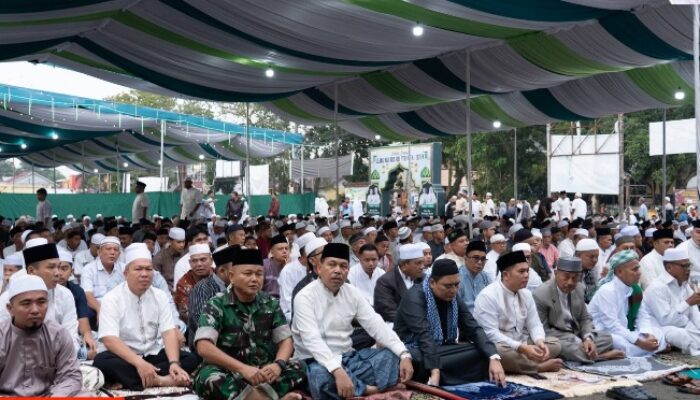 Bupati Dan Wabup Padanglawas Sholat Idul Fitri Bersama Masyarakat