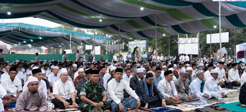 Bupati Dan Wabup Padanglawas Sholat Idul Fitri Bersama Masyarakat