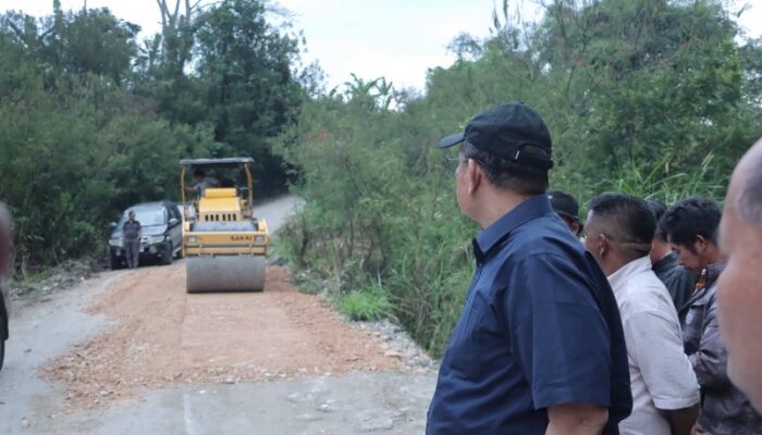 Bupati Dairi Monitoring Perbaikan Jalan Siboras – Dolok Tolong
