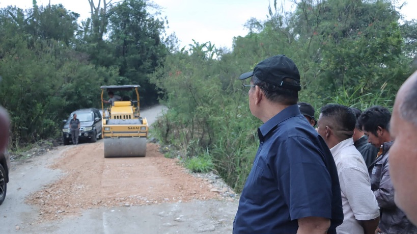 Bupati Dairi Monitoring Perbaikan Jalan Siboras – Dolok Tolong