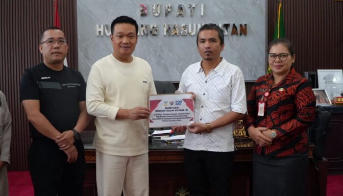 Bupati Humbahas Serahkan Bansos Rp2,5 Miliar Lebih Kepada 202 KK Korban Bencana