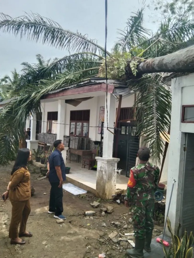 Angin Puting Beliung Terjang Gunung Maligas, 1 Rumah Dan 1 Sekolah Rusak
