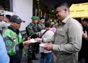 Gubernur Bobby Nasution Bagikan 2.500 Bingkisan Dari Presiden Di Malam Idulfitri, Warga Antusias