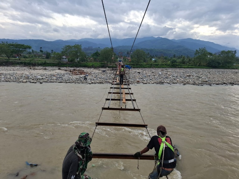 Kodim 0108/Agara Bangun Jembatan Gantung
