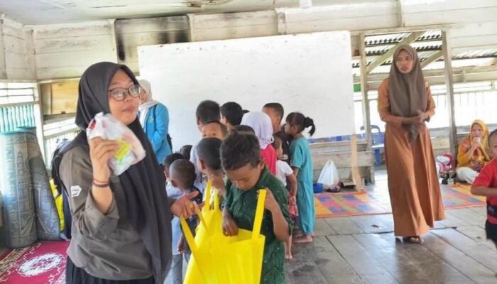 PKM Dosen Unsam Langsa, Distribusi Suplemen dan Edukasi Kesehatan Pascabanjir di Manyak Payed