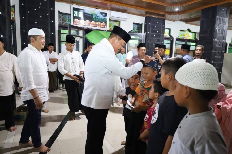 Rombongan Safari Ramadan Pemkab Madina Salat Tarawih di Gunung Tua Panggorengan