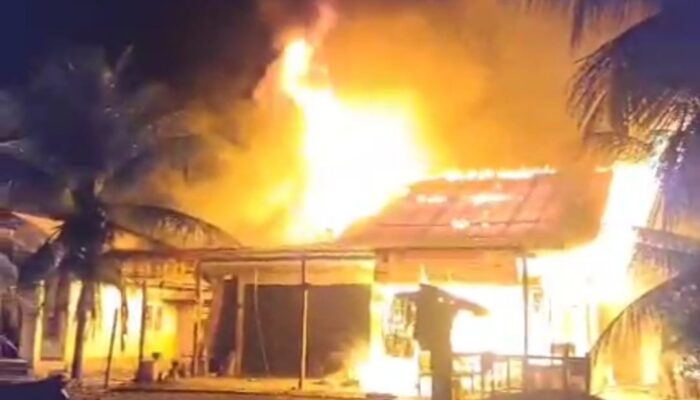 Usai Tarawih, Dua Ruko di Nagan Raya Ludes Terbakar