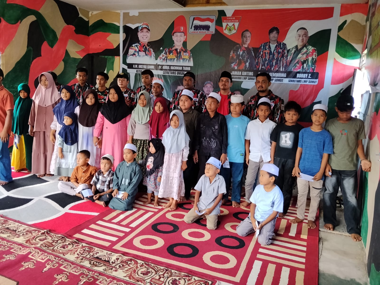Laskar Merah Putih Madina Santuni 39 Anak Yatim dan Bagi Takjil di Panyabungan