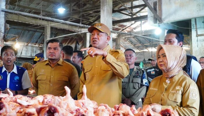 Bupati Syah Afandin Sidak Pasar Baru Stabat, Pastikan Harga Sembako Terkendali Jelang Idul Fitri