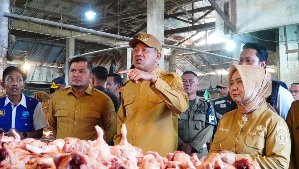 Bupati Syah Afandin Sidak Pasar Baru Stabat, Pastikan Harga Sembako Terkendali Jelang Idul Fitri