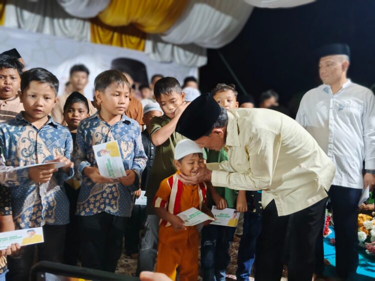 Anggota DPR-RI HT Zulkarnaini Buka Puasa Bersama Dengan Masyarakat Dan Santuni Anak Yatim