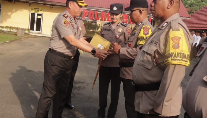 Tiga Personel Bhabinkamtibmas Binjai Dapat Penghargaan dari Kapolres