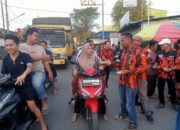 MPC PP Deliserdang dan PAC PP Pantai Labu Bagi Takjil kepada Pengguna Jalan di Lubukpakam