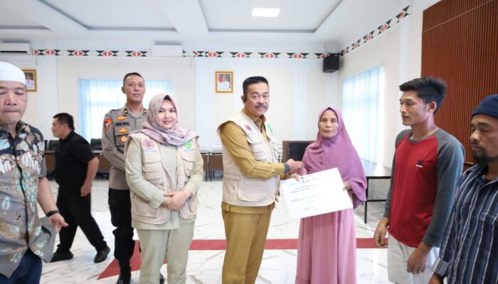 Bupati Madina Salurkan Bantuan Rumah Terdampak Bencana Tahap II