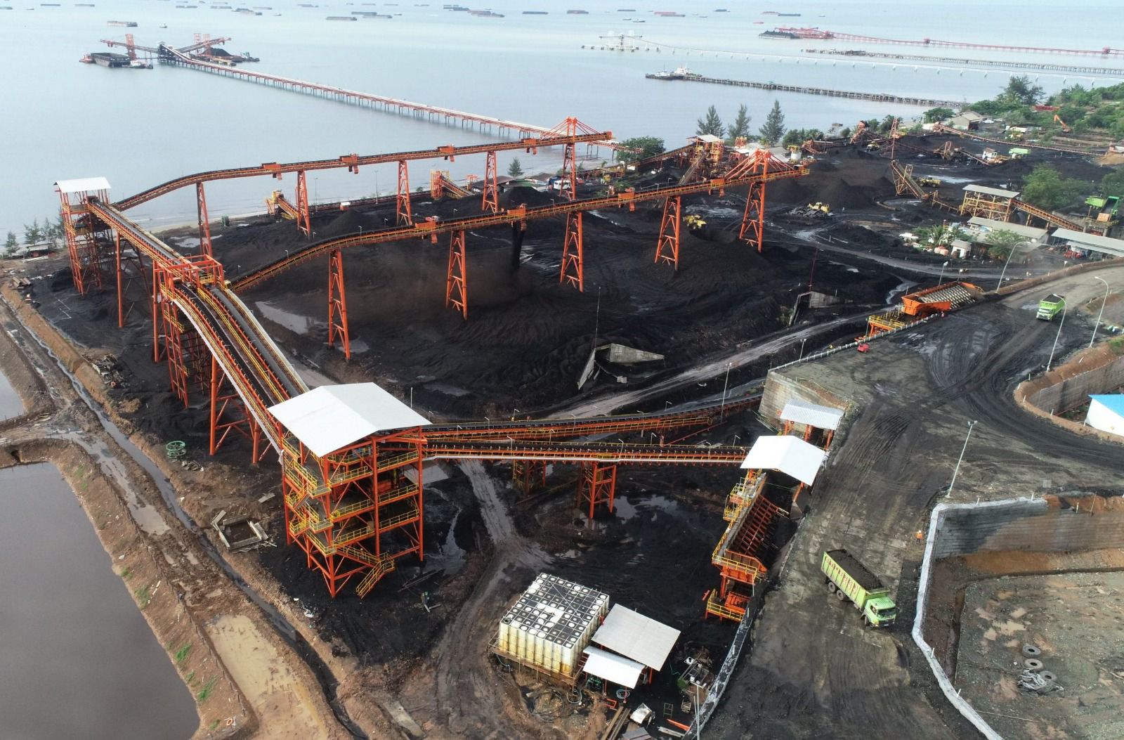 Dorong Green Mining, PLN Salurkan 23.040 Unit REC PT Borneo Indobara