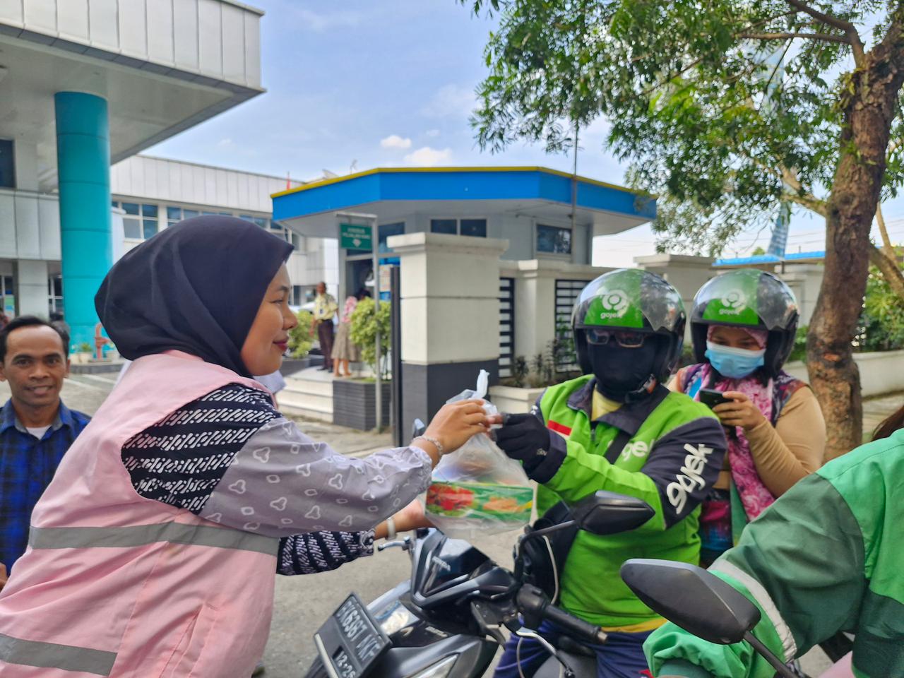 Ramadhan 1447 H, Karyawan Dan Srikandi PLN UIP SBU Tebar Berkah Untuk Sesama