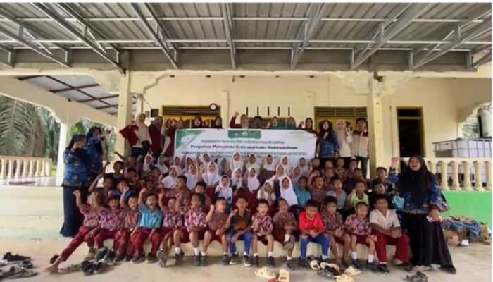 Mahasiswa UISU Berdayakan PKK Dan BKM Masjid Pulihkan Pendidikan Anak Pascabanjir Di Langkat