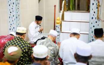 Bupati Madina Tarawih di Kotasiantar, Santuni 110 Anak Yatim dan Piatu