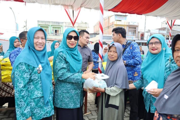 Ratusan Paket Pangan Murah TP PKK Madina Terjual dalam Waktu Singkat
