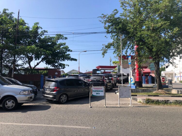 Warga Banda Aceh Antre BBM, Khawatir Stok Hanya Cukup 20 Hari